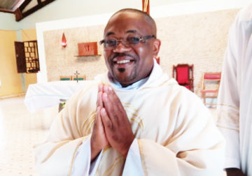 Gabon/Législatives 2023 au département du Ntem : Mgr Jean Bernard Asseko troque sa soutane…
