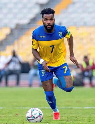 Gabon/Arrivée de la dépouille du footballeur international gabonais, Aaron Boupendza : Un hommage poignant rendu à l’artiste