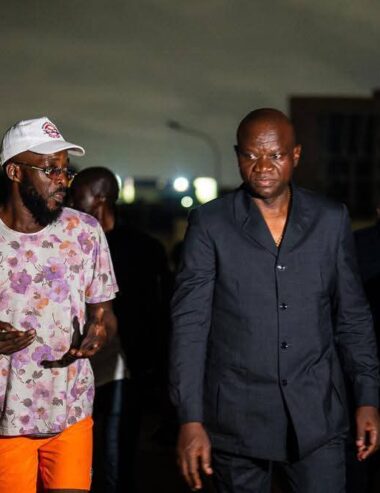 Gabon : Visite nocturne du Président Oligui Nguema auprès des déguerpis de Plaine Orety