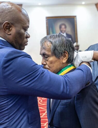 Coopération internationale : Oligui Nguema honore deux diplomates étrangers