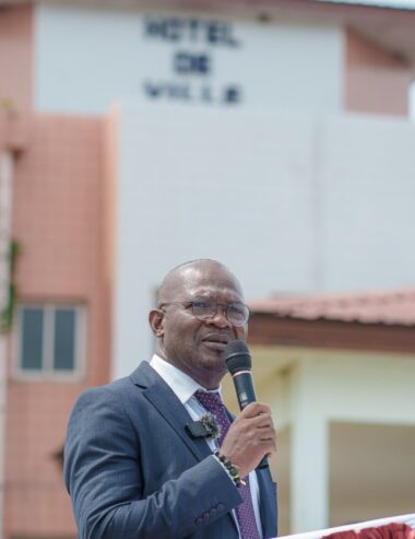 Lambaréné : Guy Pierre Biteghe, le nouveau maire, dévoile sa vision pour une « Ville Lumière »