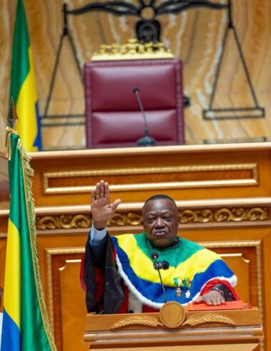 Cour Constitutionnelle : Brice Clotaire Oligui Nguema reçoit le serment des 9 juges constitutionnels