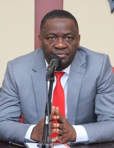 Libreville : le maire serre la vis sur le respect des horaires de travail