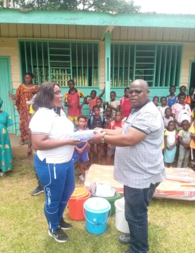 Okano : le député Pascal Eva Nze renforce le secteur éducatif dans sa circonscription