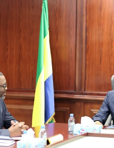 Alexandre Barro Chambrier reçoit le président de l’Ordre gabonais des architectes : l’architecture et l’accessibilité au cœur des échanges